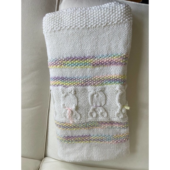 handmade crocheted neutral baby blanket - Picture 1 of 3
